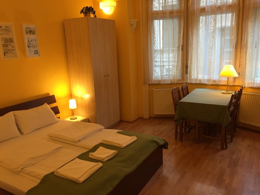 Club Apartments & Rooms بودابست الغرفة الصورة