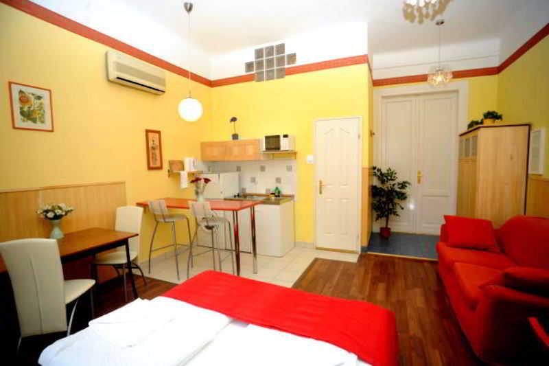 Club Apartments & Rooms بودابست المظهر الخارجي الصورة